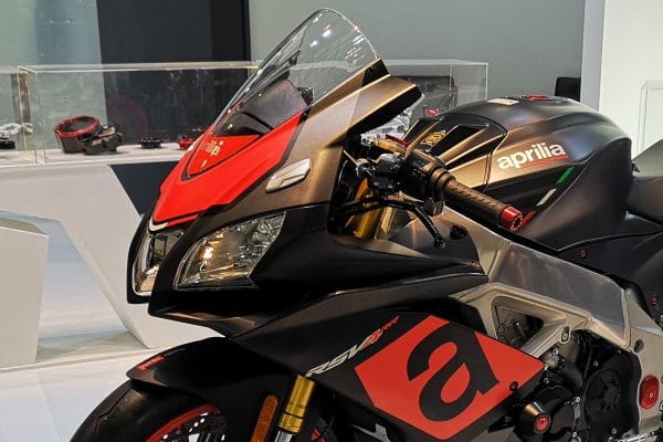 Mirror blank covers Aprilia RSV4