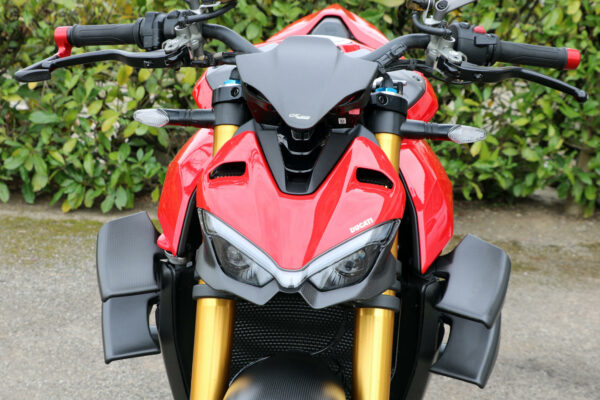 Headlight lower guard Ducati Streetfighter V4 and V2 - Carbon fiber - Image 3