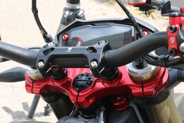 Handlebar upper clamp Ducati Hypermotard 698 Mono - Image 2